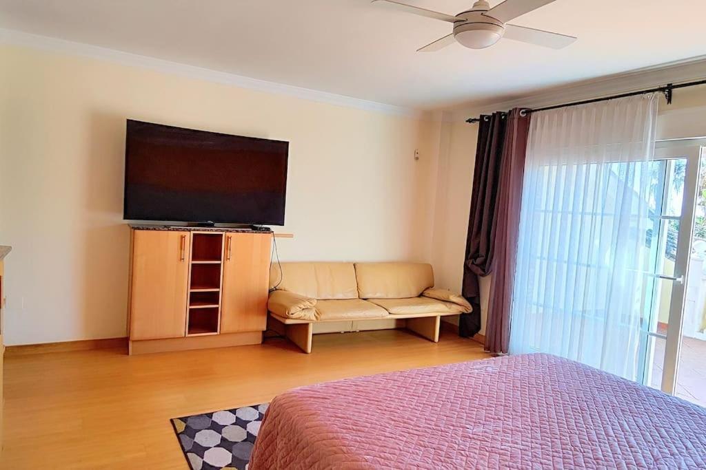 Beachside 4 Beds Cozy Villa, 700m Canas Beach!