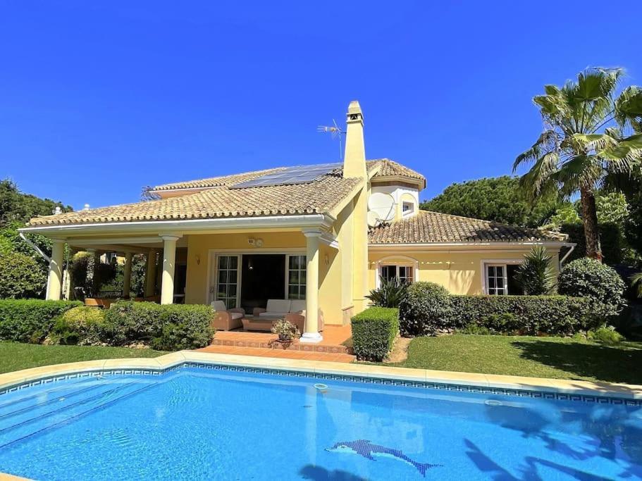 Beachside 4 Beds Cozy Villa, 700m Canas Beach! Marbella